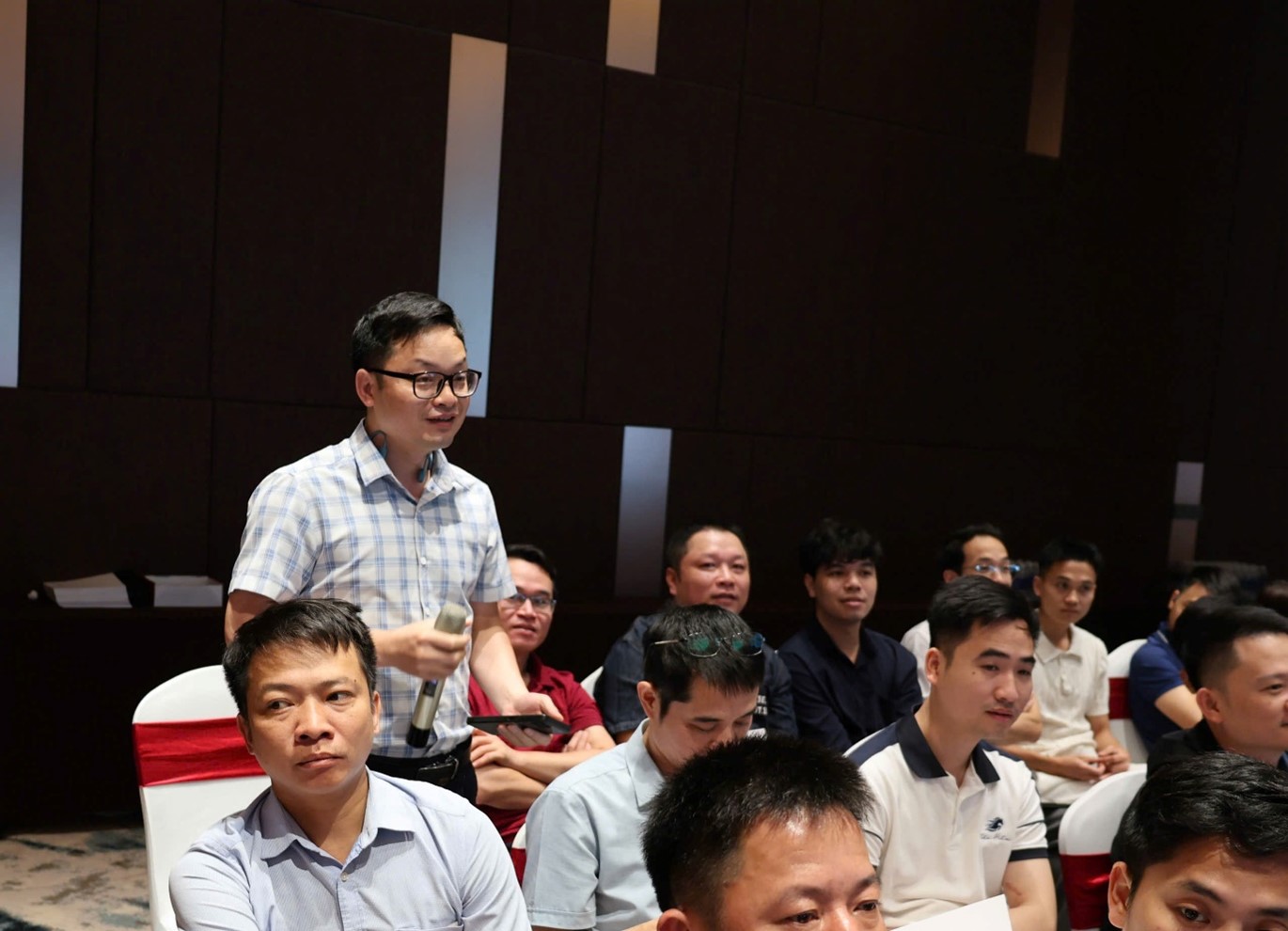 Các học viên tích cực thảo luận, trao đổi ý kiến